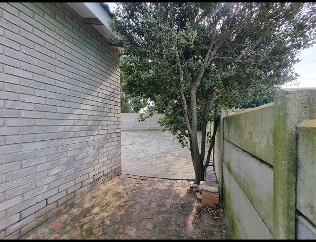 6 BEDROOM FREESTANDING FOR SALE IN DANA BAY